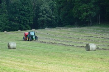 Slovenský roľník často stále iba hospodári, nenaučil sa podnikať