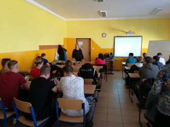 Diskusia na Strednej odbornej škole techniky a služieb v Topoľčanoch z projektu Vidiecka mládež v regióne Diskusia na Strednej odbornej škole techniky a služieb v Topoľčanoch z projektu Vidiecka mládež v regióne