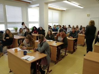 Diskusia na Gymnáziu sv. Košických mučeníkov v  Košiciach z projektu Vidiecka mládež v regióne