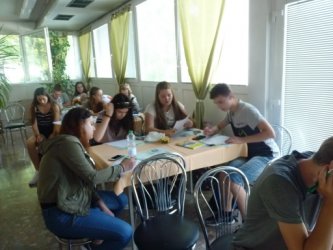 Diskusia na Strednej odbornej škole v Leviciach z projektu Vidiecka mládež v regióne Diskusia na Strednej odbornej škole v Leviciach z projektu Vidiecka mládež v regióne