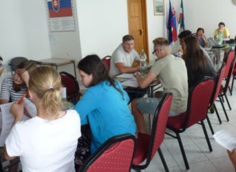 Workshop na obecnom úrade v obci Heľpa z projektu Vidiecka mládež v regióne