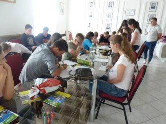 Workshop na obecnom úrade v obci Heľpa z projektu Vidiecka mládež v regióne