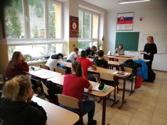 Diskusia na Základnej škole v Heľpe z projektu Vidiecka mládež v regióne Diskusia na Základnej škole v Heľpe z projektu Vidiecka mládež v regióne