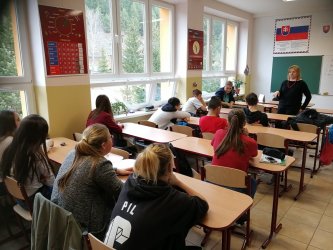 Diskusia na Základnej škole v Heľpe z projektu Vidiecka mládež v regióne Diskusia na Základnej škole v Heľpe z projektu Vidiecka mládež v regióne
