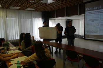 Workshop projektu Vidiecka mládež v regióne v Študentskom domove FF UKF v Nitre Workshop projektu Vidiecka mládež v regióne v Študentskom domove FF UKF v Nitre
