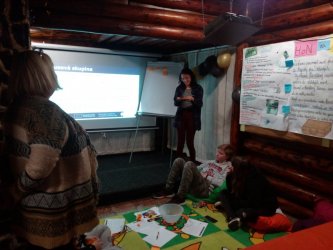 Diskusia projektu Vidiecka mládež v regióne v M-clube v Handlovej, základni mládežníckeho parlamentu v Handlovej