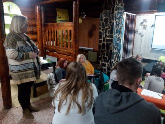 Diskusia projektu Vidiecka mládež v regióne v M-clube v Handlovej, základni mládežníckeho parlamentu v Handlovej