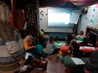 Diskusia projektu Vidiecka mládež v regióne v M-clube v Handlovej, základni mládežníckeho parlamentu v Handlovej