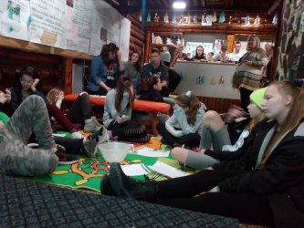 Diskusia projektu Vidiecka mládež v regióne v M-clube v Handlovej, základni mládežníckeho parlamentu v Handlovej