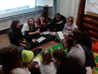 Diskusia projektu Vidiecka mládež v regióne v M-clube v Handlovej, základni mládežníckeho parlamentu v Handlovej