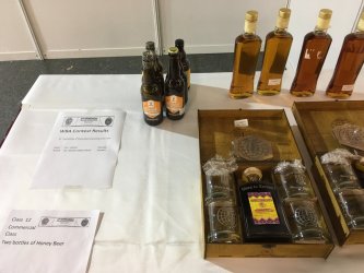 HISTORICKÝ ÚSPECH SLOVENSKÝCH VČELÁROV NA NAJPRESTÍŽNEJŠEJ SVETOVEJ VČELÁRSKEJ SÚŤAŽI HISTORICKÝ ÚSPECH SLOVENSKÝCH VČELÁROV NA NAJPRESTÍŽNEJŠEJ SVETOVEJ VČELÁRSKEJ SÚŤAŽI
