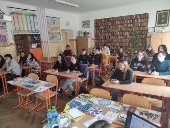 Téma „Odhaľ a poraz falošné správy“