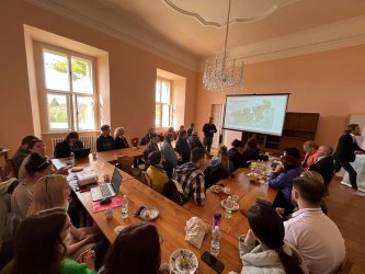Výmena skúseností s cieľom zvýšiť zapojenie mládeže vo vidieckych oblastiach do rozhodovacích procesov. Výmena skúseností s cieľom zvýšiť zapojenie mládeže vo vidieckych oblastiach do rozhodovacích procesov.