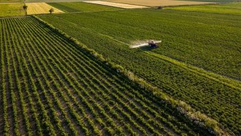 Poľnohospodári sú v neistote. Výzva na podporu poistenia mešká, blíži sa kľúčový termín
